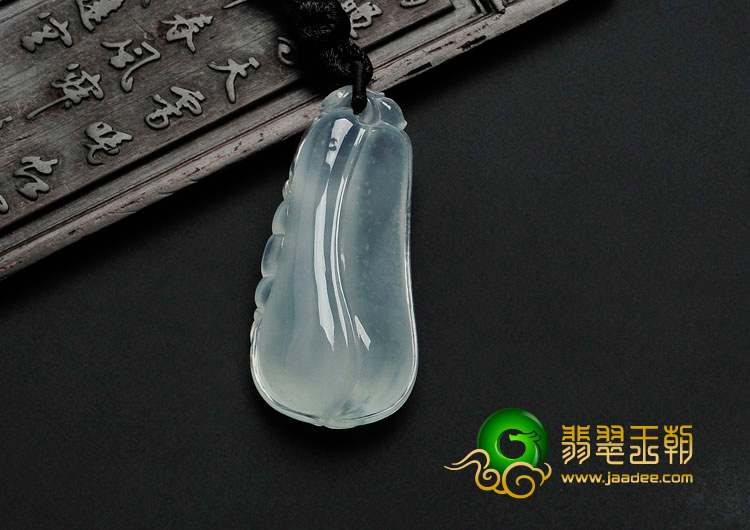 冰玻种晴水缅甸翡翠福瓜挂件