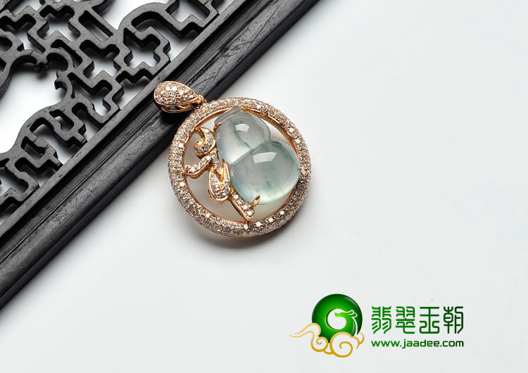 冰玻种飘花缅甸翡翠镶玫瑰金玉福胸坠（真钻）