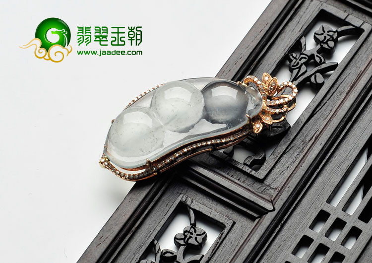 玻璃种缅甸翡翠包玫瑰金连中三元胸坠（真钻）