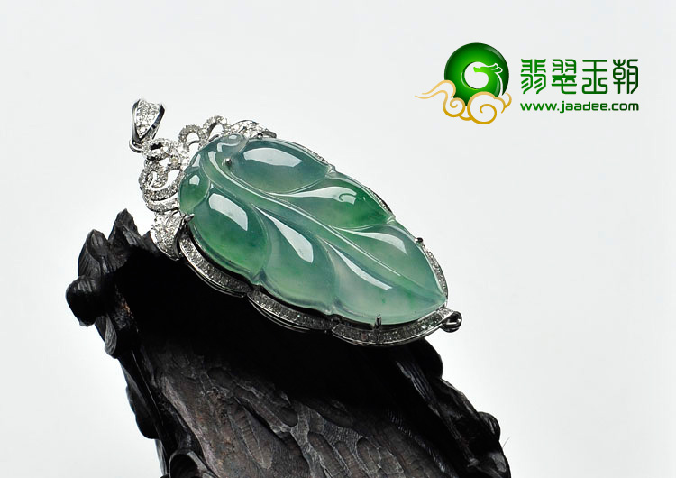 冰种淡绿缅甸翡翠镶白金金枝玉叶胸坠（真钻）
