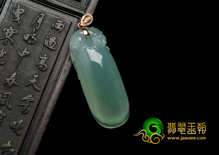 冰种晴水缅甸翡翠福寿瓜挂件