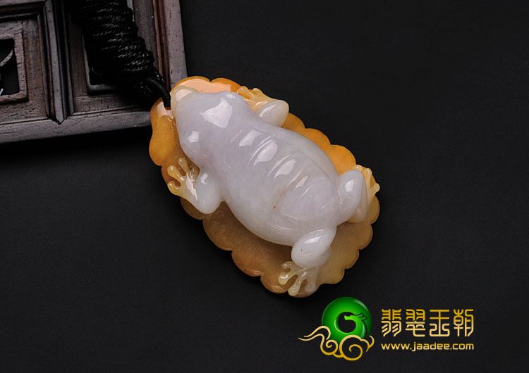 糯冰种黄翡缅甸翡翠青蛙挂件