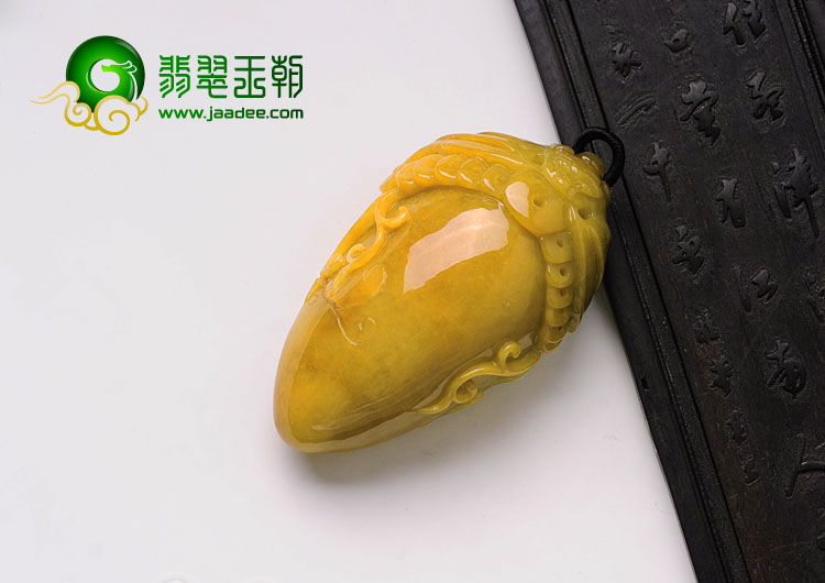 细糯种黄翡缅甸翡翠福瓜挂件