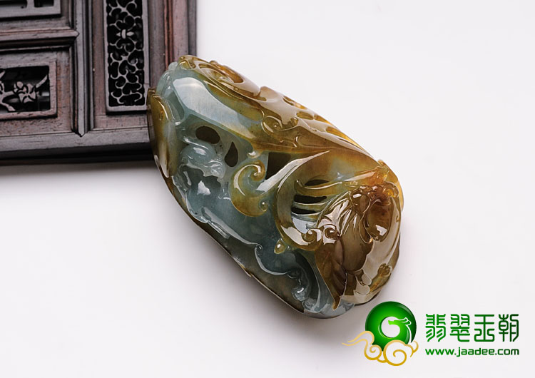 糯冰种晴水黄翡缅甸翡翠仿古龙手玩件