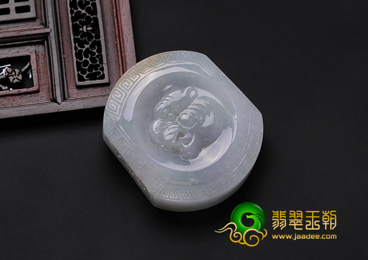 糯冰种淡晴水缅甸翡翠虎头牌挂件