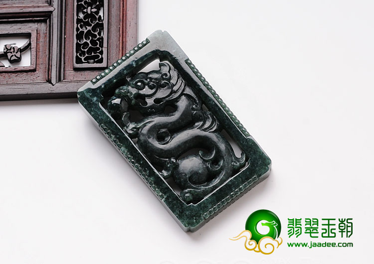 糯冰种油青缅甸翡翠龙牌挂件