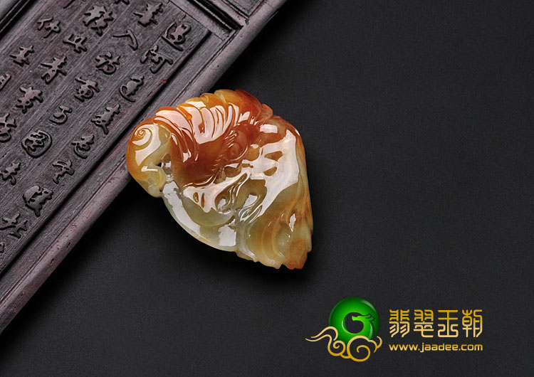 糯冰种黄翡缅甸翡翠鹰头挂件