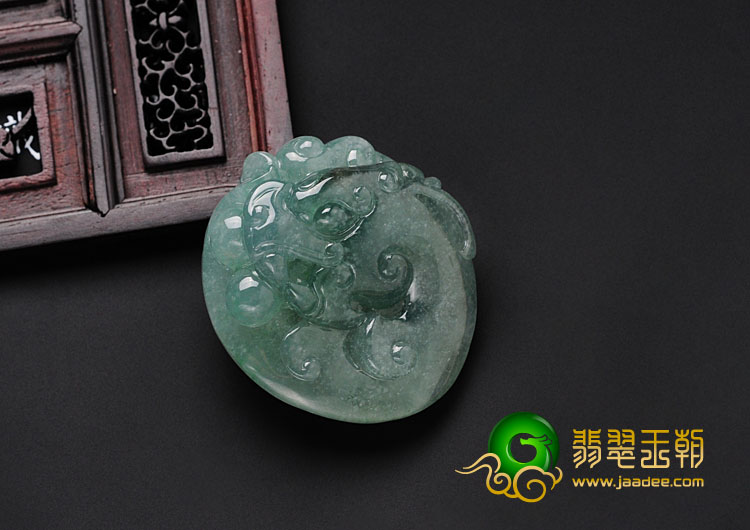冰种蓝晴水缅甸翡翠仿古龙头挂件