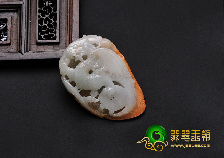 糯冰种红黄翡缅甸翡翠飞龙挂件