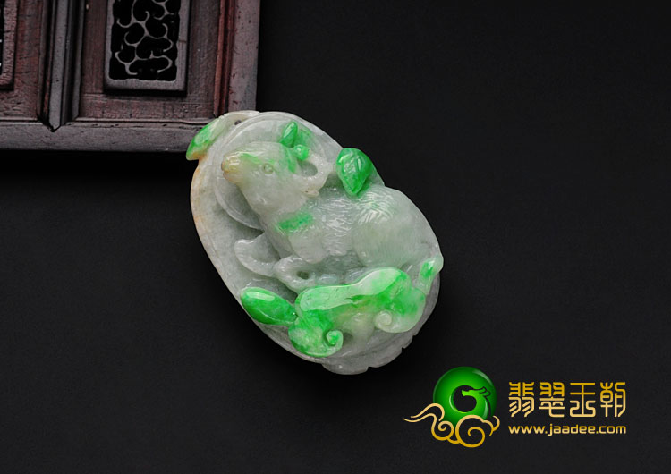 细糯种飘翠缅甸翡翠羊牌挂件