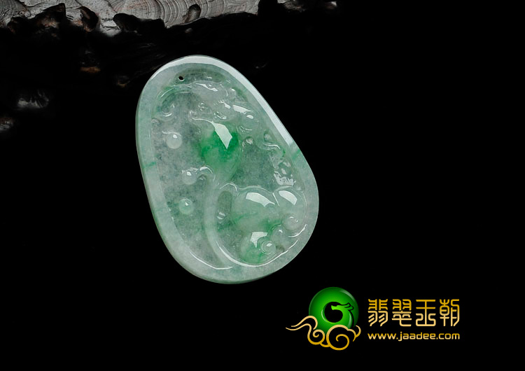 冰种翠色缅甸翡翠福鼠如意挂件