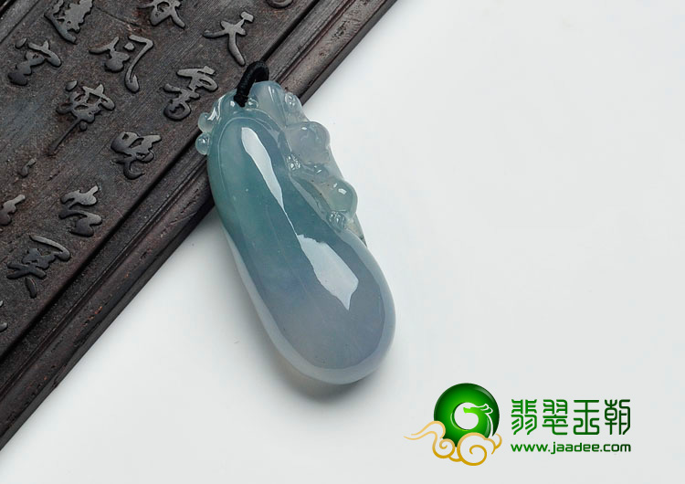 冰种晴水缅甸翡翠福瓜挂件