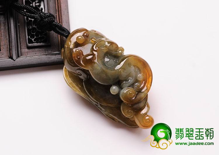 糯冰种褐黄翡缅甸翡翠双龙戏珠挂件