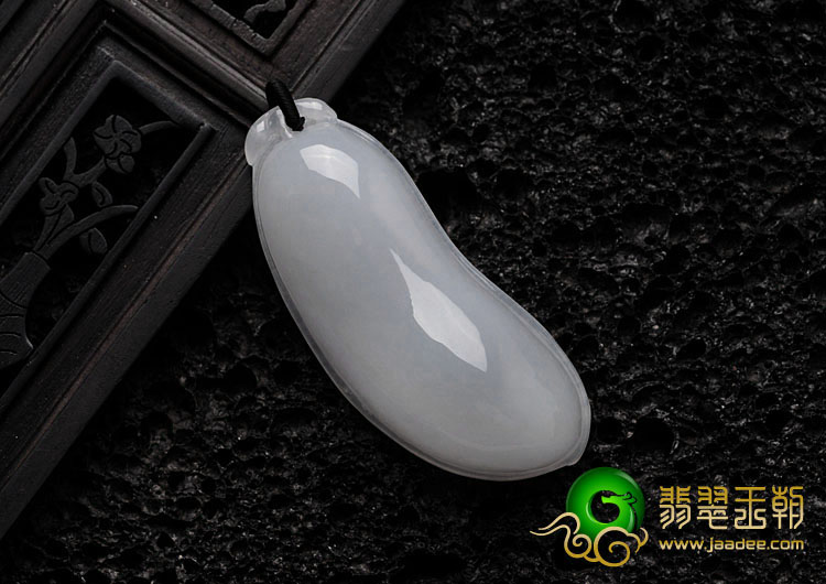 糯冰种缅甸翡翠福瓜挂件