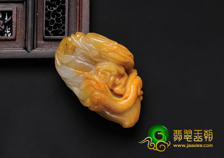 糯冰种黄翡缅甸翡翠飞龙送福挂件