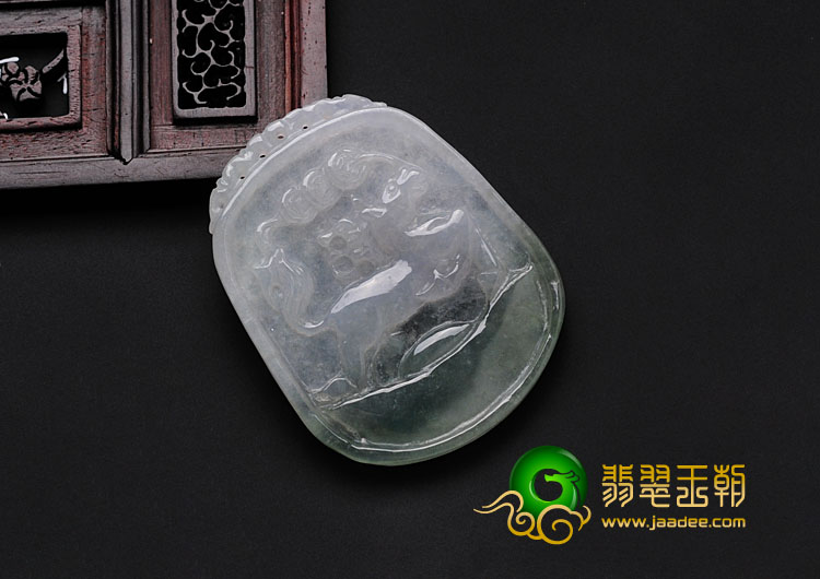 糯冰种晴水缅甸翡翠马牌挂件