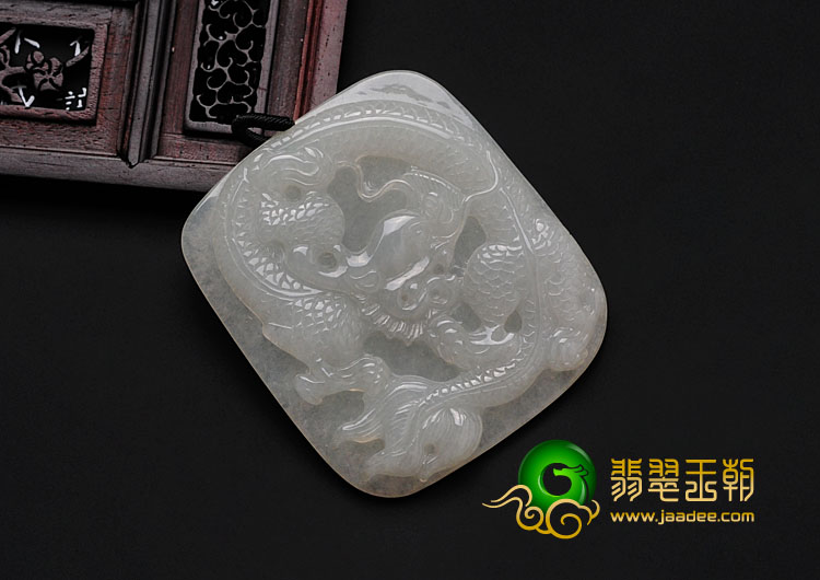 糯冰种淡晴水缅甸翡翠龙牌挂件