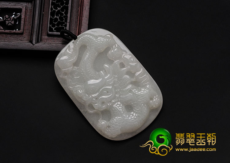糯冰种淡晴水缅甸翡翠龙牌挂件