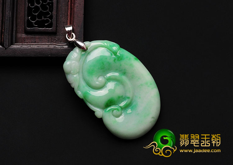 细糯种飘翠缅甸翡翠如意挂件