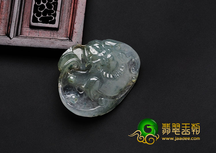 冰种飘花缅甸翡翠龙头挂件