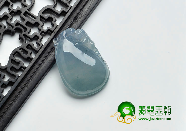 冰种晴水缅甸翡翠福瓜挂件