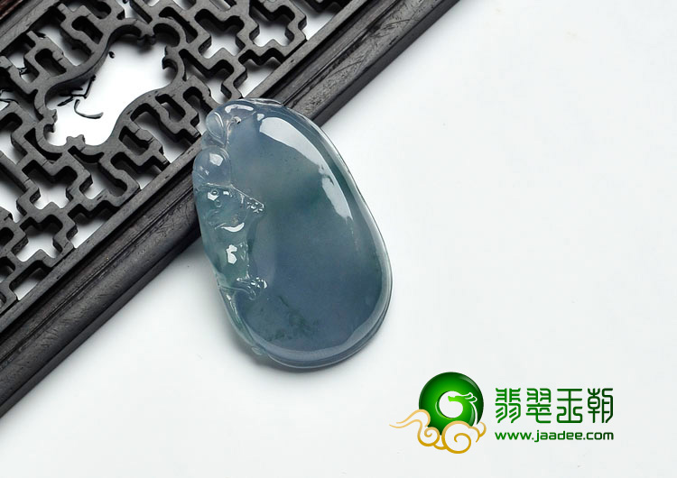 冰种飘花缅甸翡翠福瓜挂件