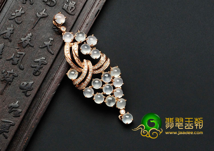 冰玻种缅甸翡翠镶玫瑰金葡萄胸坠（真钻）