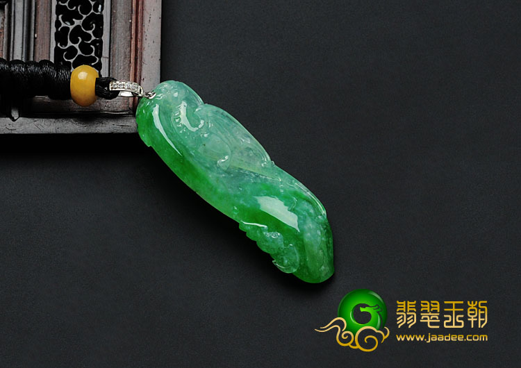 冰种阳绿缅甸翡翠飞龙送福挂件