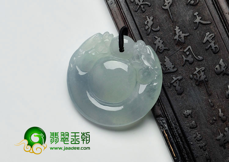 冰种淡晴水缅甸翡翠双龙吐珠挂件