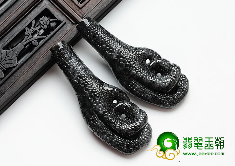 feicui细糯种墨色缅甸翡翠抓财手挂件（一对）
