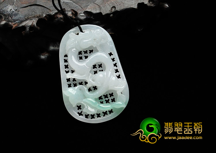 糯冰种略飘花缅甸翡翠龙牌挂件