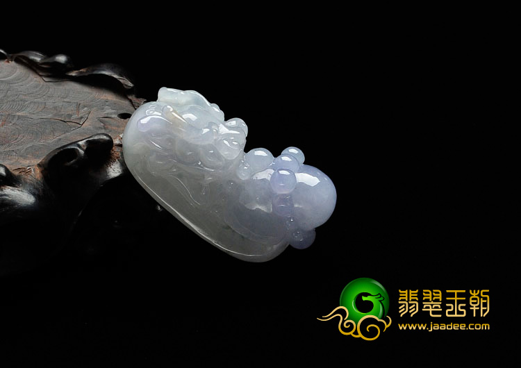 糯冰种紫罗兰缅甸翡翠龙戏珠挂件