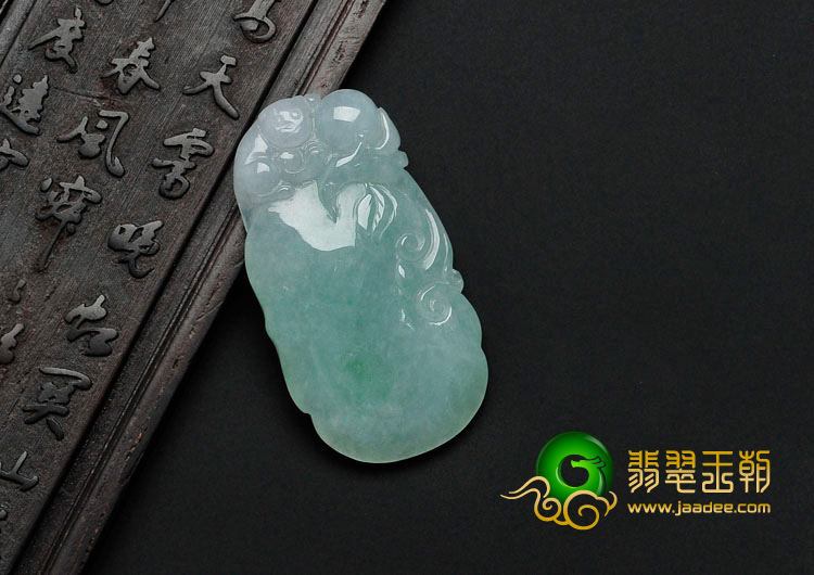 糯冰种豆绿缅甸翡翠如意寿挂件