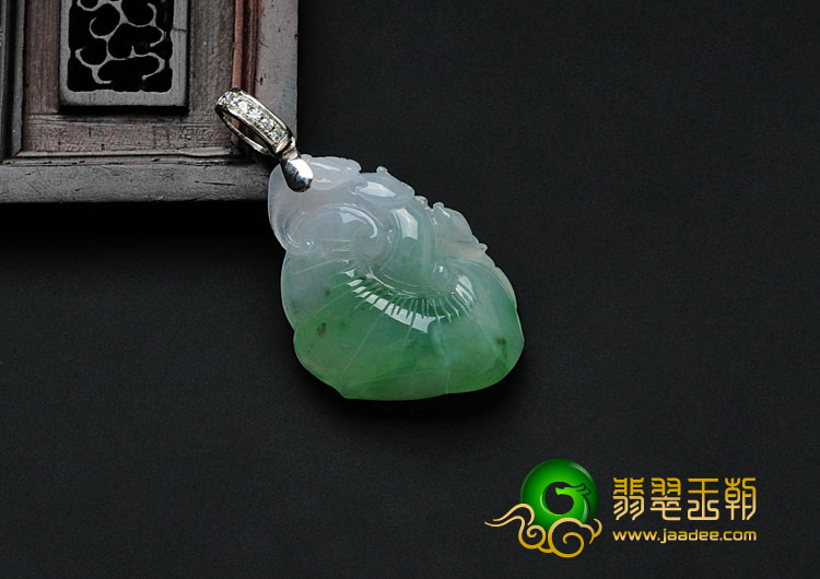 冰种翠色缅甸翡翠如意挂件
