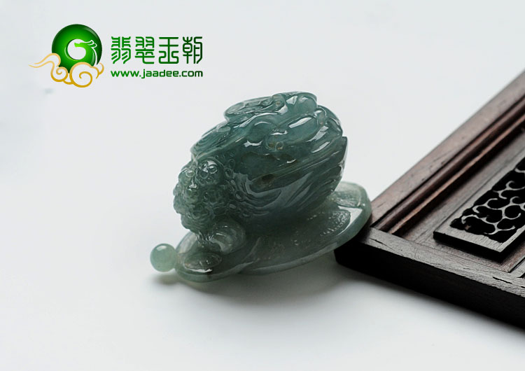 糯冰种蓝晴水缅甸翡翠金蟾挂件