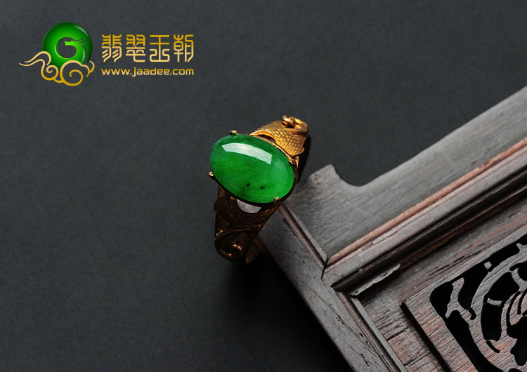 冰种翠色满绿缅甸翡翠戒面
