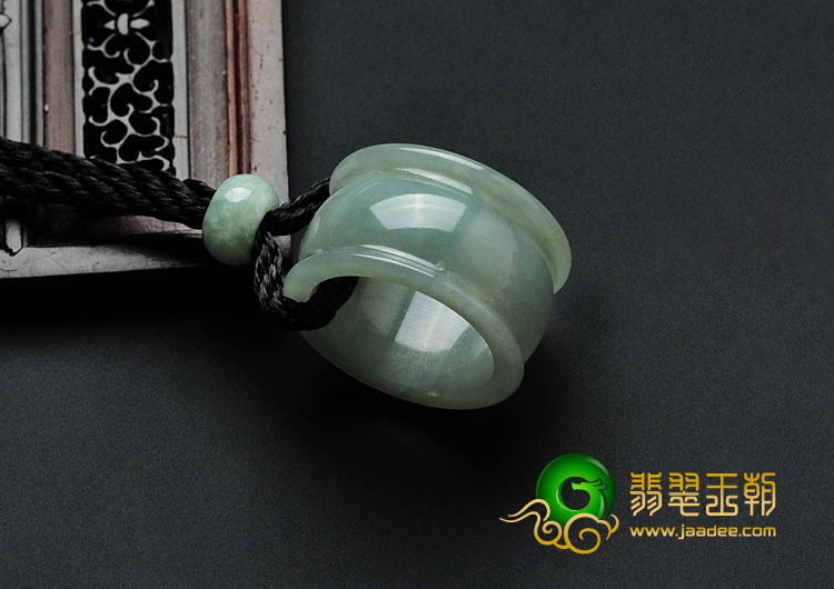 糯冰种晴水缅甸翡翠路路通挂件