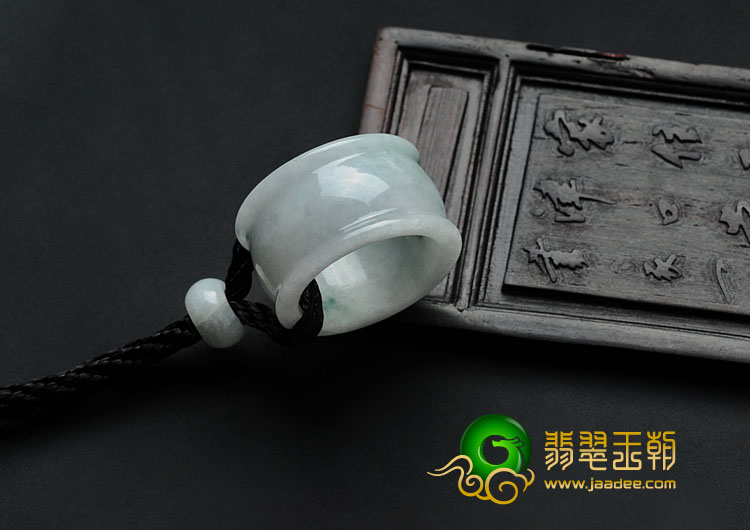 糯冰种飘花缅甸翡翠路路通挂件