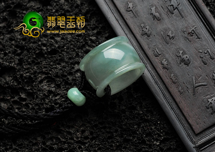 冰种晴水缅甸翡翠路路通挂件