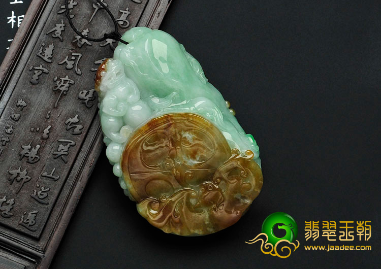 糯冰种三彩缅甸翡翠万事如意挂件