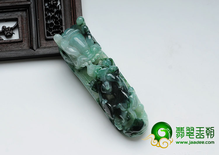 糯冰种飘花缅甸翡翠龙钩挂件
