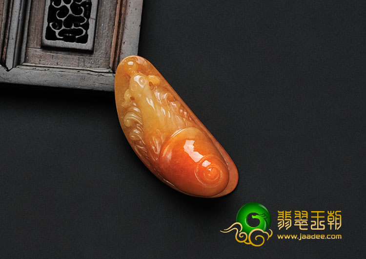 糯冰种红黄翡缅甸翡翠脚踏实地挂件