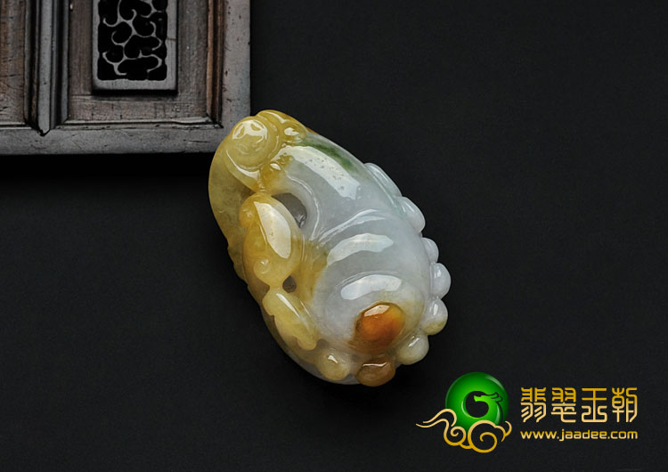 糯冰种黄翡缅甸翡翠脚踏实地挂件