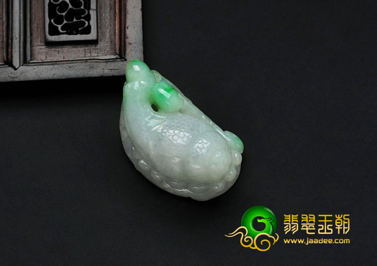 糯冰种飘翠缅甸翡翠脚踏实地挂件