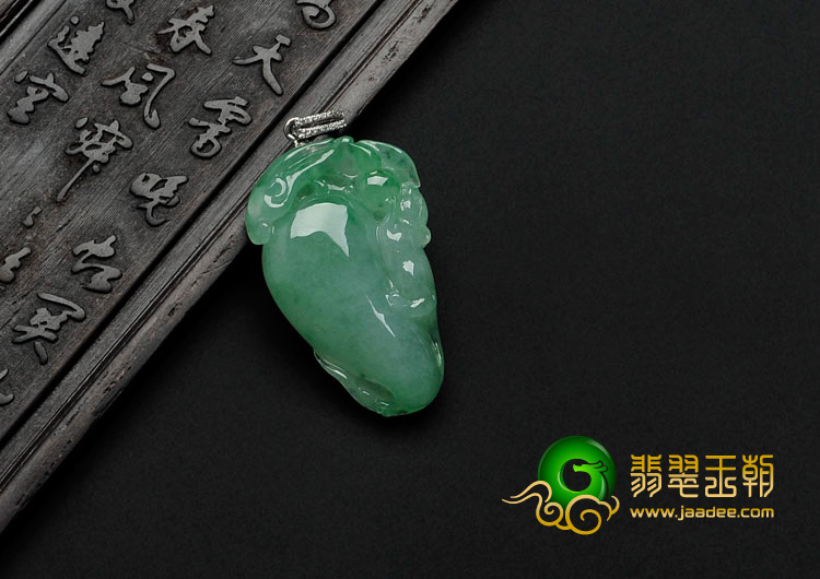 糯冰种苹果绿缅甸翡翠福瓜挂件