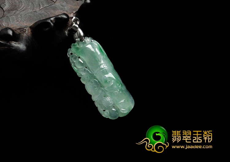 冰种翠色缅甸翡翠节节高挂件