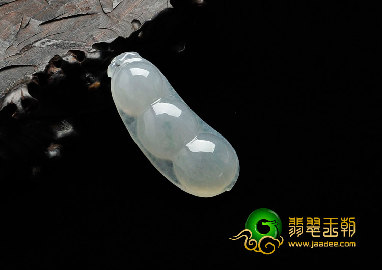 糯冰种略飘花缅甸翡翠四季豆挂件