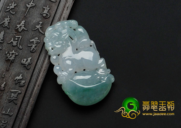 冰种飘花缅甸翡翠招财进宝挂件