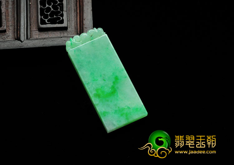 糯冰种翠色缅甸翡翠平安牌挂件