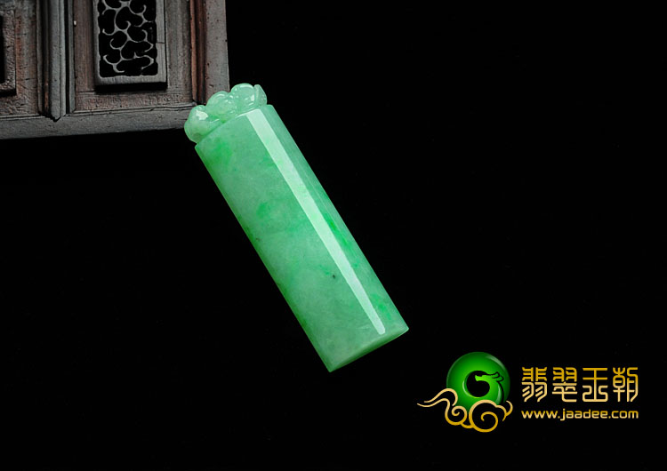 糯冰种翠色缅甸翡翠平安牌挂件